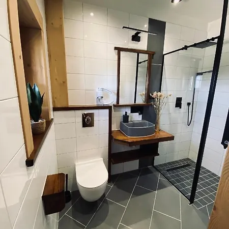 Villa Kanylosek Luksusowe Drewniane Czerwienne